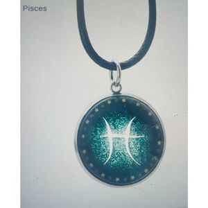 Pisces GREEN GLOW IN THE DARK ZODIAC STAR SIGN HOROSCOPE NECKLACE